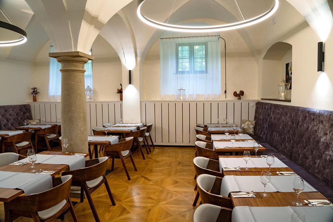 Zamek Trest Hotel Bagian luar foto