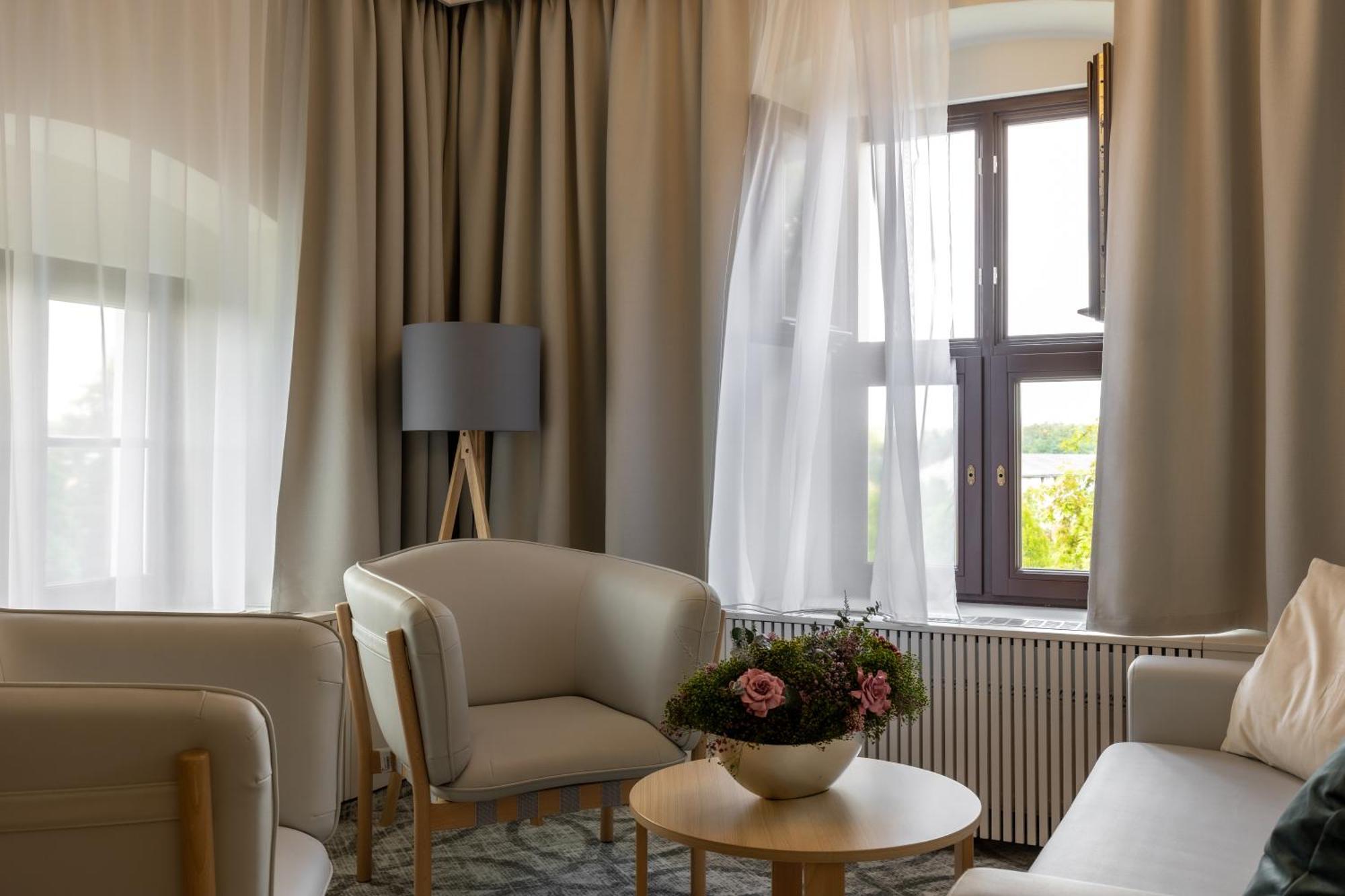 Zamek Trest Hotel Bagian luar foto